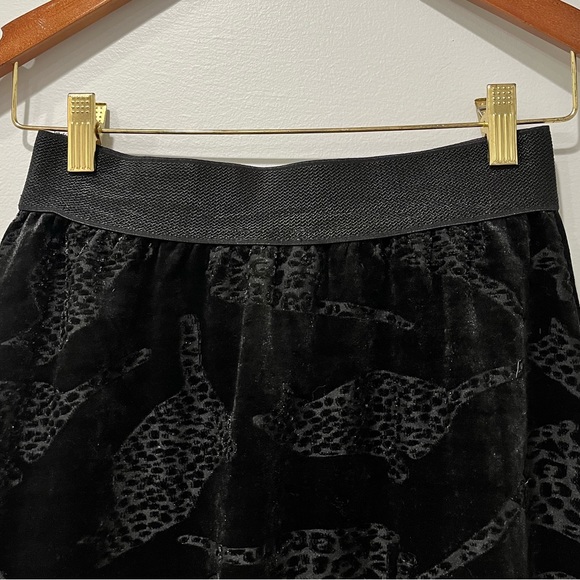 Black Velvet Skirt w/ Cat Pattern, Size 4 - Picture 4 of 9
